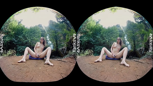 Watch good looking amateur beauty from Yanks Sierra Cirque masturbating her slick quim outdoors in 3D VR video  
