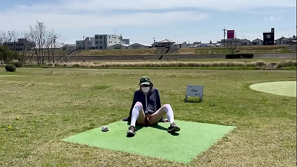 女装まゆの河原で全裸露出プレイ 