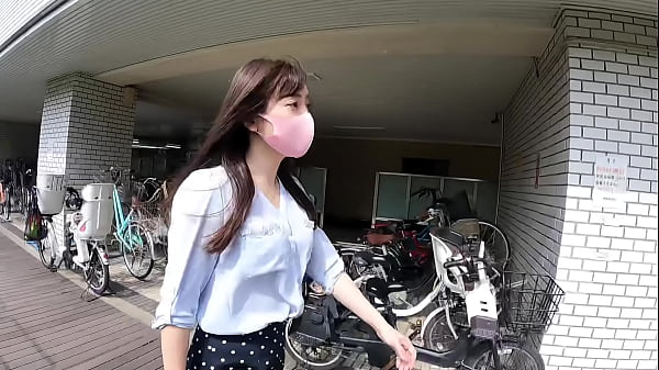 『あの超人気者の登場！！』  『伝説のアラサー美女』  『理想のイイ女』  『完全顔出し』