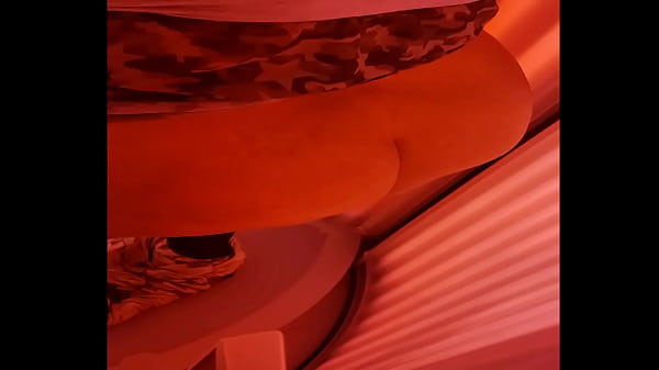 THICK SWEATY BITCH IN THE GYM  