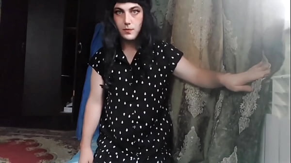 Tempting Sissy Slowly Dancing To Seduce Every Eye 