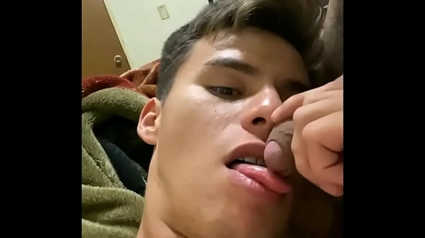 Hetero curioso peludo se viene en mi boca 