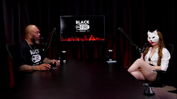 Gosta da casa de swing pra ser observada e n&atilde;o dar a buceta pra geral, transou no consult&oacute;rio m&eacute;dico, e quem ela mama... - Victoria Rubro (WATCH ON: SHEER/RED)