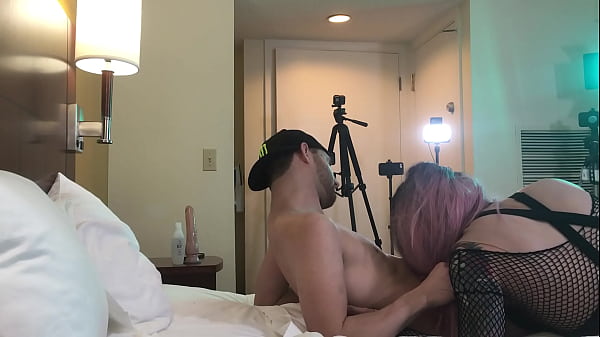 Super Sexy Emo Tgirl Deepthroating Dick 