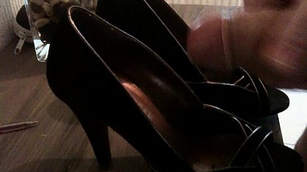 Cumming on my roommate shoes 01