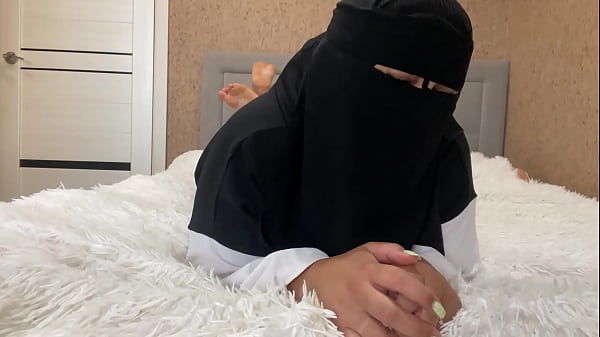 Khalifa's girlfriend in hijab masturbates to orgasm  