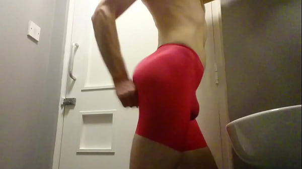 Stretching my lycra in a mall cafe bathroom