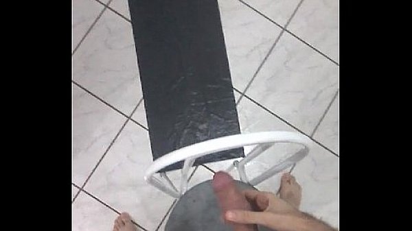 Magrelo goza longe (um metro)