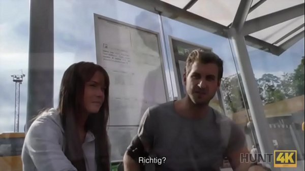 HUNT4K. Sexy Sch&ouml;nheit mit Kniestr&uuml;mpfen unter meiner Kontrolle