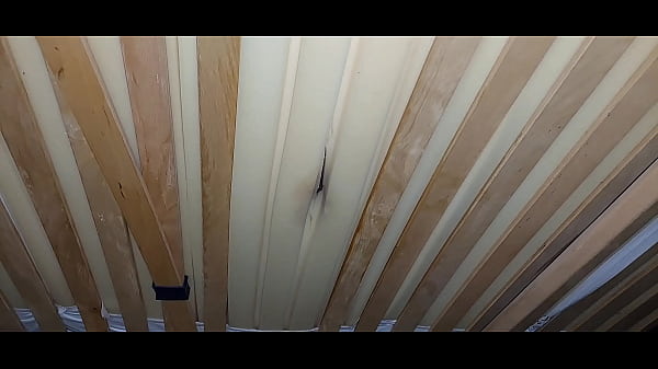 Mă penetrez cu salteaua 