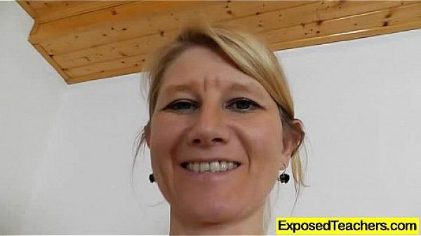 Blondie ripe masturbating