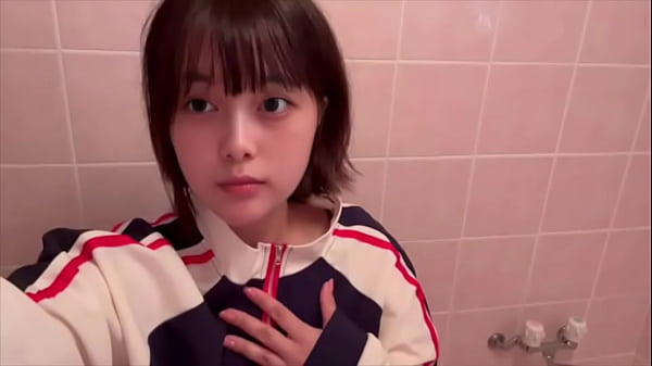 【1人えっち】おかあ◯んがリビングにいる間にお風呂でオナニーしてイキまくりました&hellip;