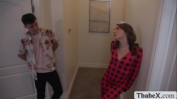 Telling my TS friends stepbro to meet in the middle of the night.I enter his room and suck his dick passionately