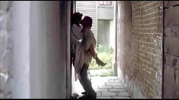 Elizabeth Hurley - Method