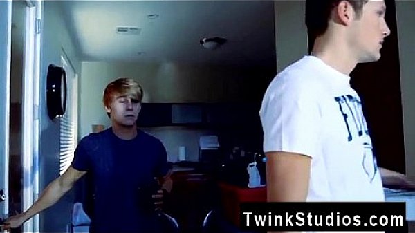 Twinks XXX It's a classic porno scene: a warm pizza delivery guy, 