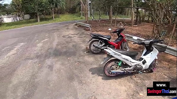 Thai girlfriend is an amateur cutie who enjoyed her boyfriend big cock deep inside of her 