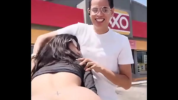 Chichona lo chupa en p&uacute;blico