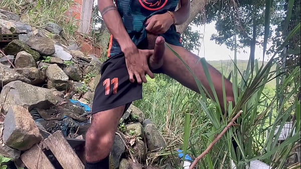 estaba tan caliente que me chupe a mi mismo mi pene y me corri en mi boca