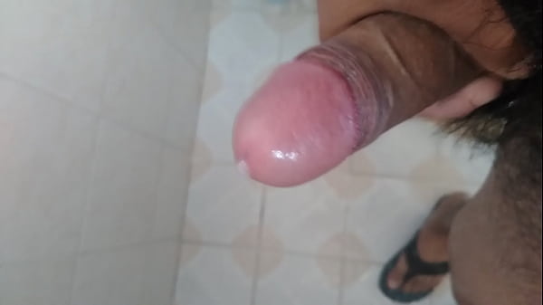 Masturb&aacute;ndome en la ba&ntilde;era