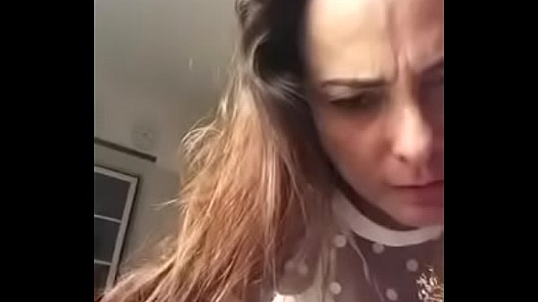 Amador Ana Paula se despe para mostrar seus peitos e bunda  