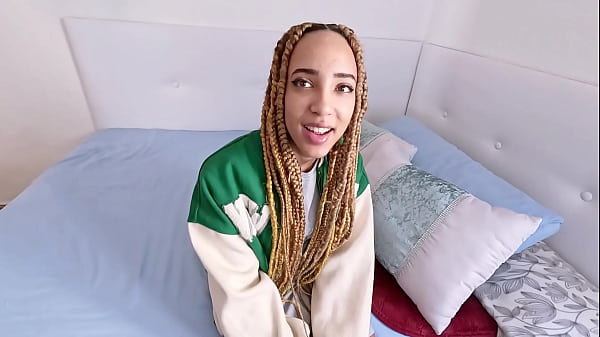 La Ebony Luna Black me reconoce en la calle y me lleva a su casa para follarme sin compasion