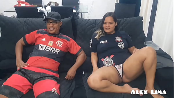 Football match - Flamengo vs. Corinthians - Ends in a sex challenge - Alex Lima - Flamengo supporter challenges - Paty Bubum - Corinthians fan