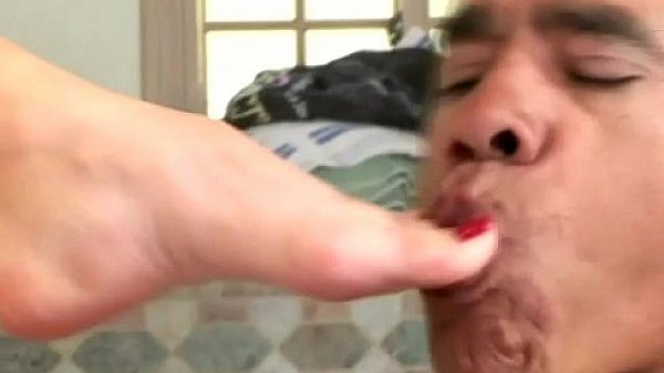 A foxy brunette with sexy long legs and pretty feet