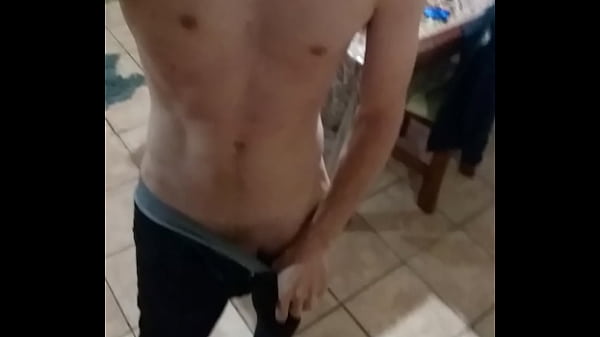 Pibe con pija enorme le env&iacute;a un video