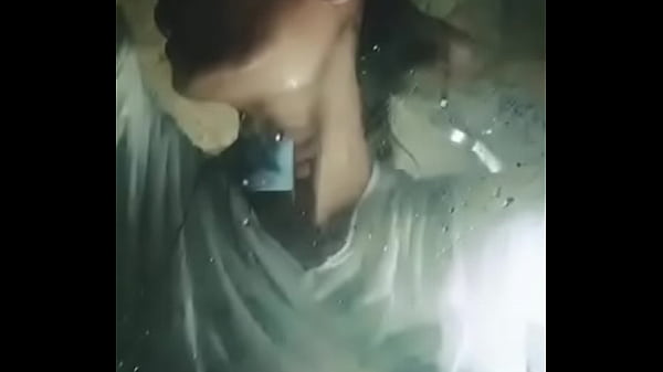 Poonam padey showing her boobs while bathing