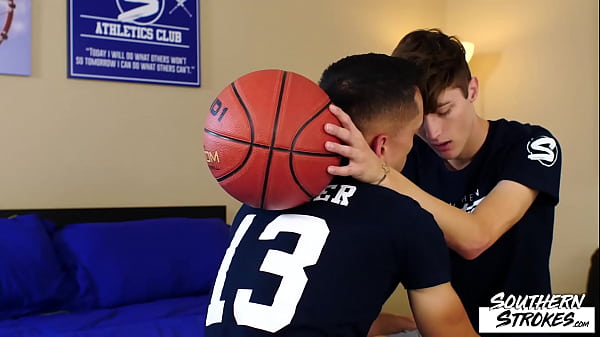 Athletic Bottom Barebacked By Young Gay