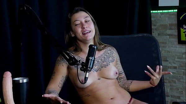 VEJA A ENTREVISTA SAFADA E CHEIA DE PUTARIA COM A FLOR DE DAMIANA COM VOV&Ocirc; MOAI NO PORN CAST BRAZIL - PARTE 3 (WATCH ON: SHEER/RED)