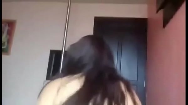 dando las nalgas por primera vez en el hotel  