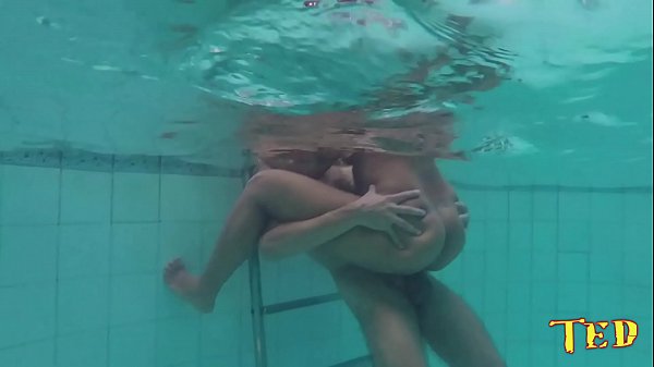 O cara do pau grande metendo na &aacute;gua  