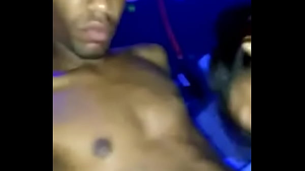 Magrinha chupa gostoso o amigo do corno