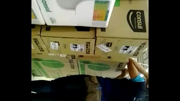 gostosinha no supermercado