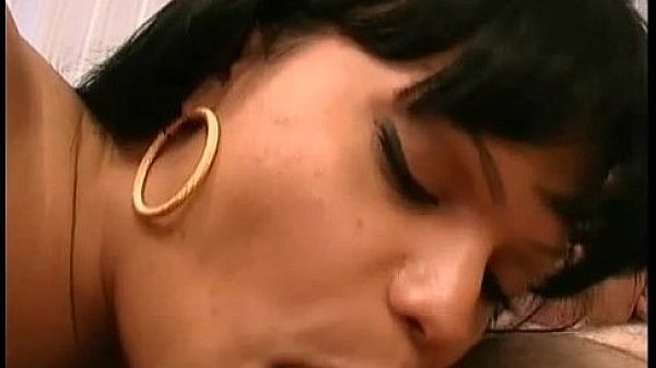 Transex brasiliana fa' mega pompino a porco italiano - Brazilian Shemale ago 'me