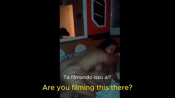 ESPOSA SOZINHA NO MOTEL COM DOIS COLEGAS DO CORNO - LEGENDADO