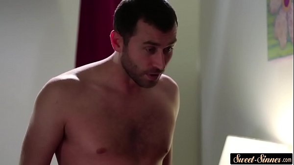 Alluring babes screwed in threeway