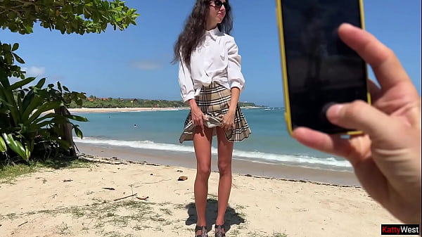 I asked a stranger to take a photo of me on the beach and he fucked me in hotel and came on my face - Cumwalk