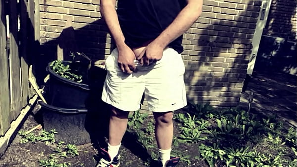 Small compilation of Neo peeing outside 