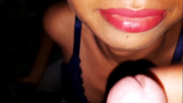 Latina da mamada espectacular a su hermanastro ella es toda una putita y le encanta el sabor a verga 