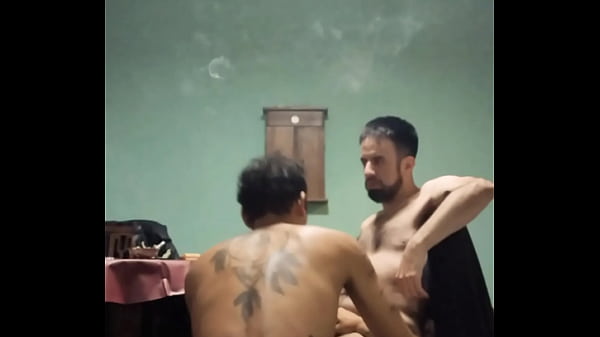 Nos chupamos las vergas mutuamente 