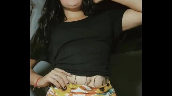 Bailando una canci&oacute;n de Karol g  