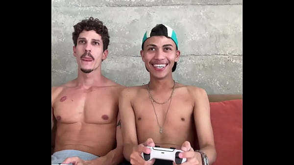 NOVINHO PERDEU NO GAME E TEVE DE SENTAR NO PAUZ&Atilde;O DE 25CM