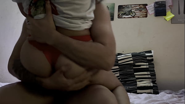 Encontrei no tinder e chamei pra ver netflix