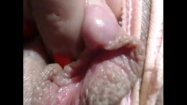 Huge clit !