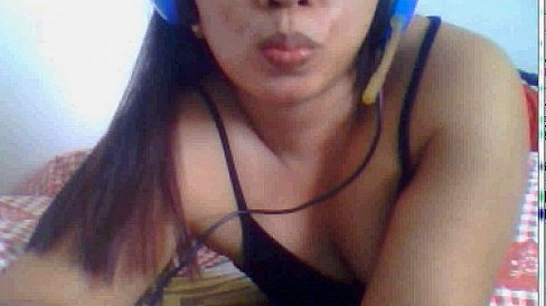 my filipina gf play her pussy on cam