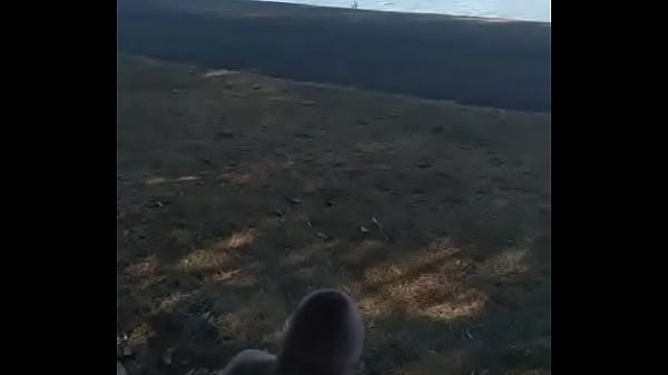 batendo uma ao ar livre 