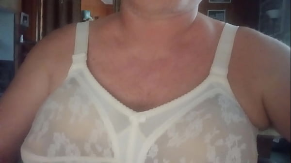 Hiteles&iacute;tő vide&oacute;  