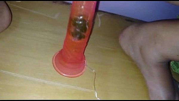 Esposa sentando no consolo e gozando gostoso